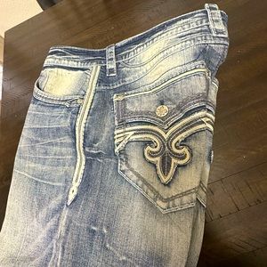 Rock Revival Jeans Relaxed Straight.